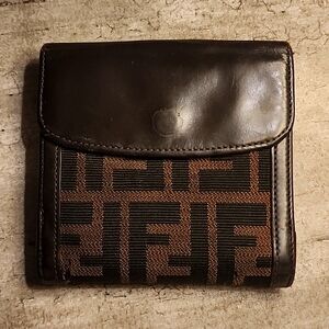 [item 151] Fendi wallet used but in good condition